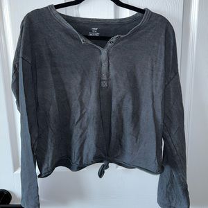 womens long sleeve aerie shirt in a medium in black/charcoal gray.